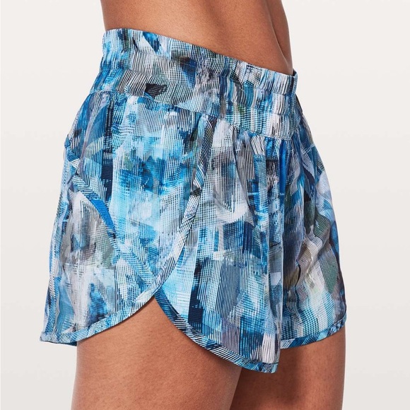 Lululemon Tracker Short V *4"
Sun Dazed Multi Blue size 6 - Picture 2 of 9